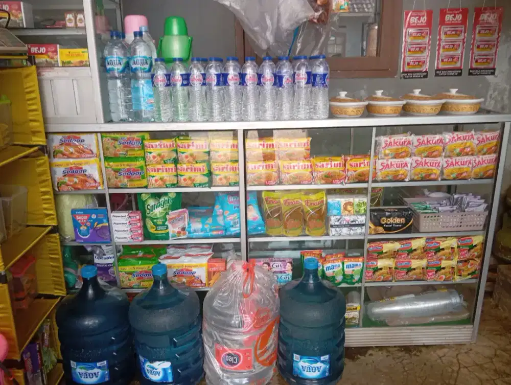 Etalase warung ukuran 2 mtr