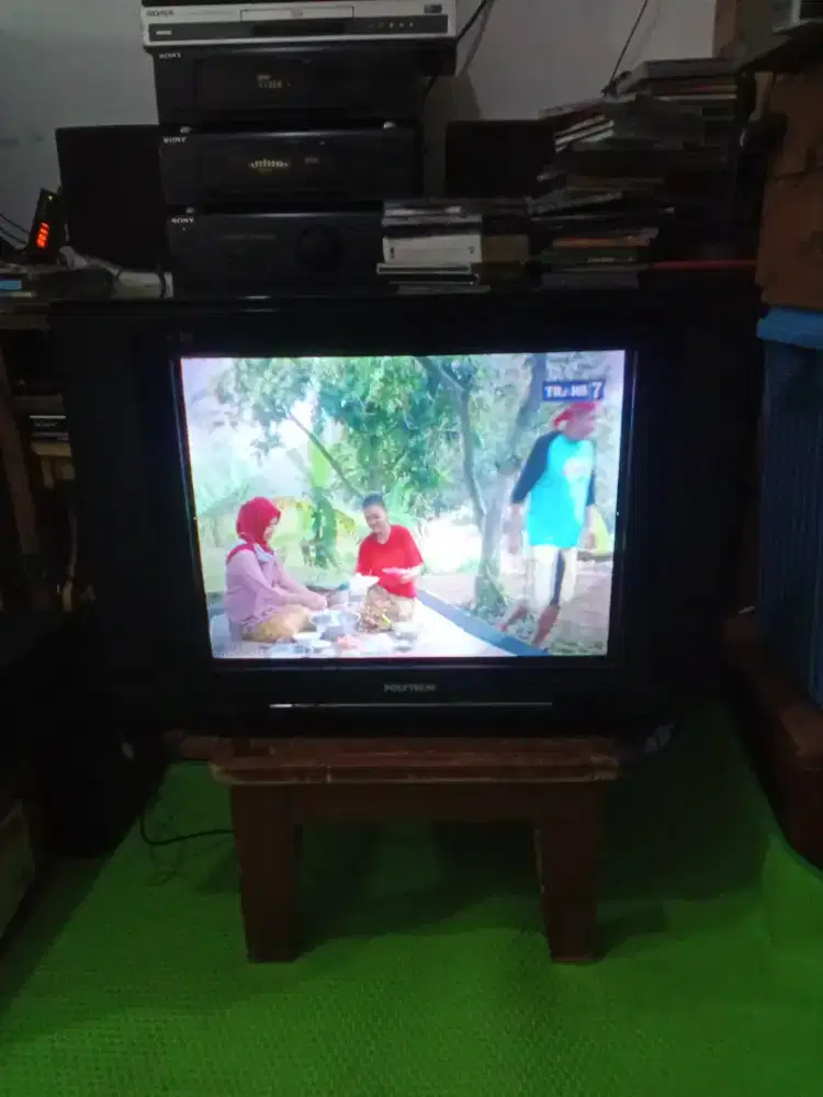 Televisi Polytron slim 21 inchi