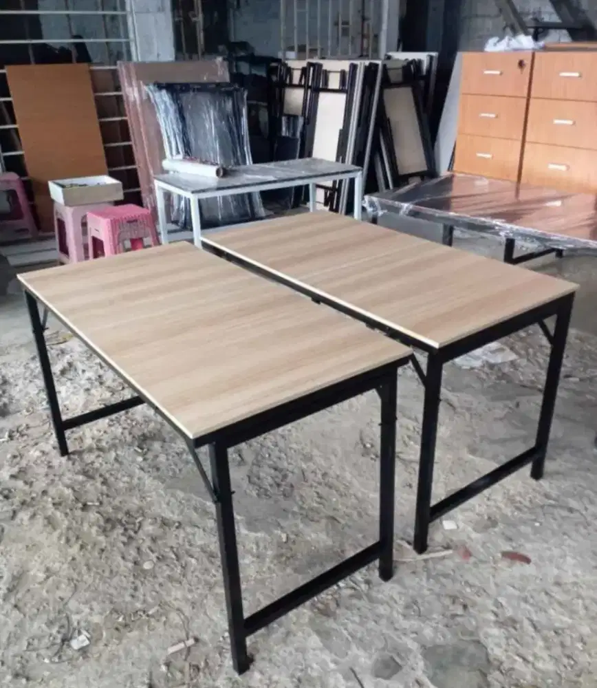 Meja lipat portabel