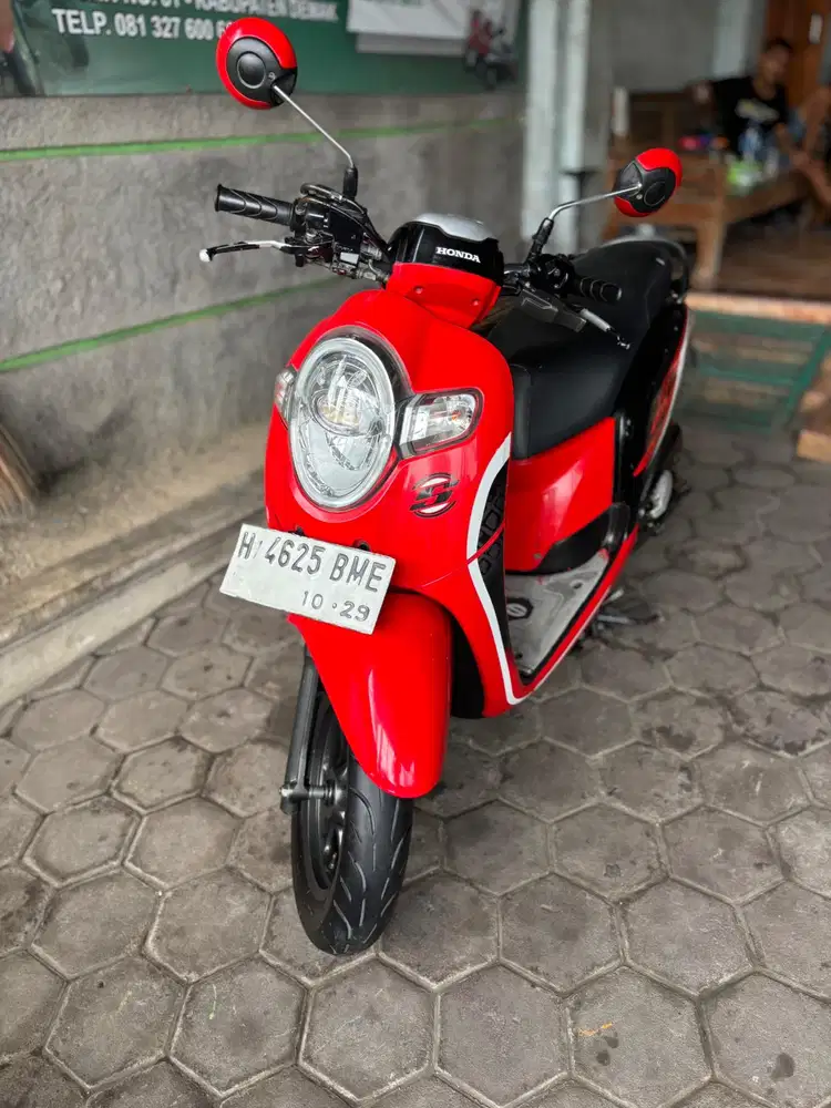Scoopy 2019 merah