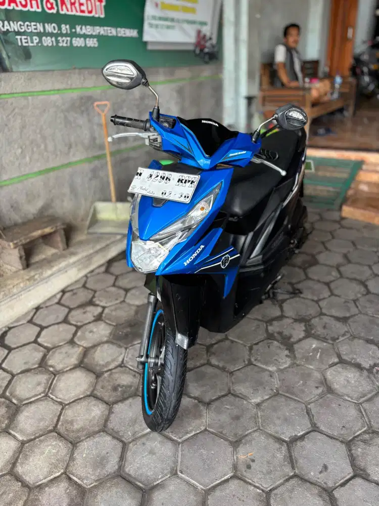 Beat 2019 biru magenta