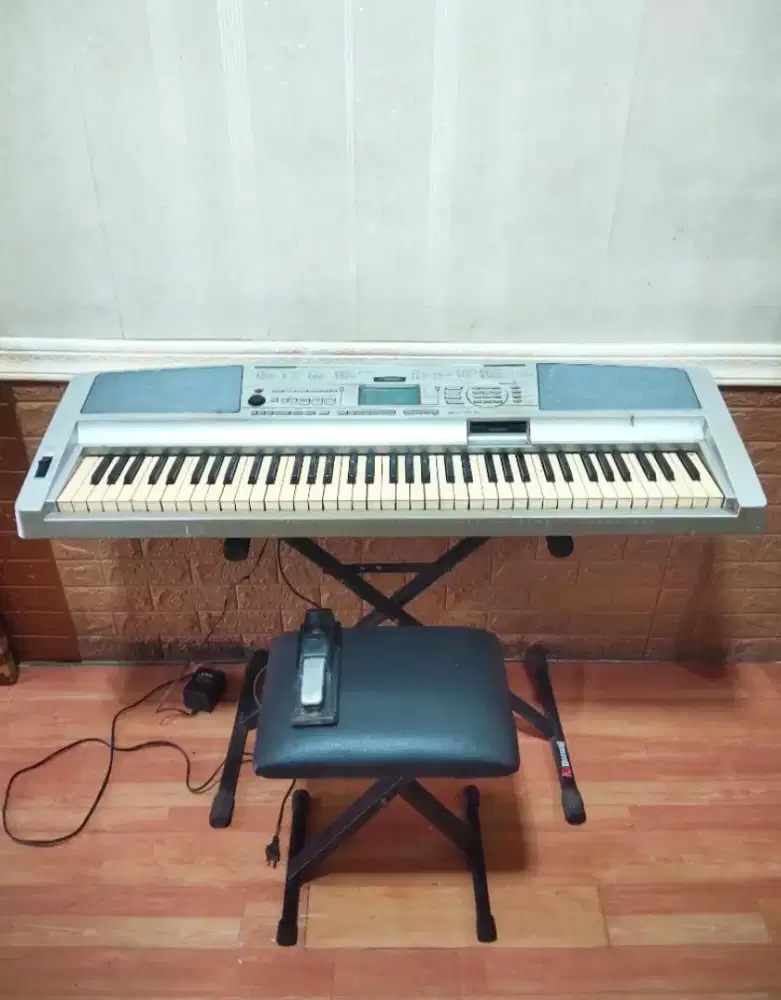 Piano/ keyboard DGX 300 KOMPLIT
