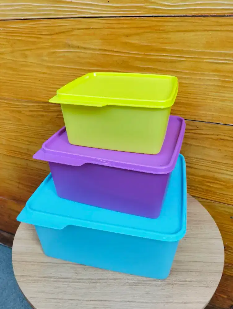 Set Wadah Tupperware