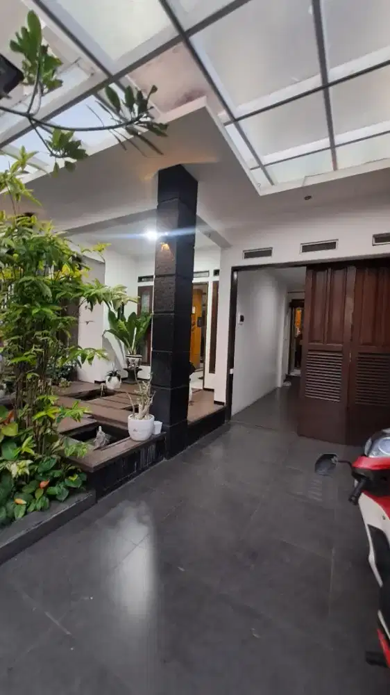 Rumah bagus mewah lokasi favorit di turangga buah batu. Jalan lebar