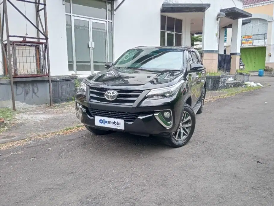 Pajak Panjang - TOYOTA FORTUNER 2.4 4X2 VRZ SOLAR A/T 2017 HITAM