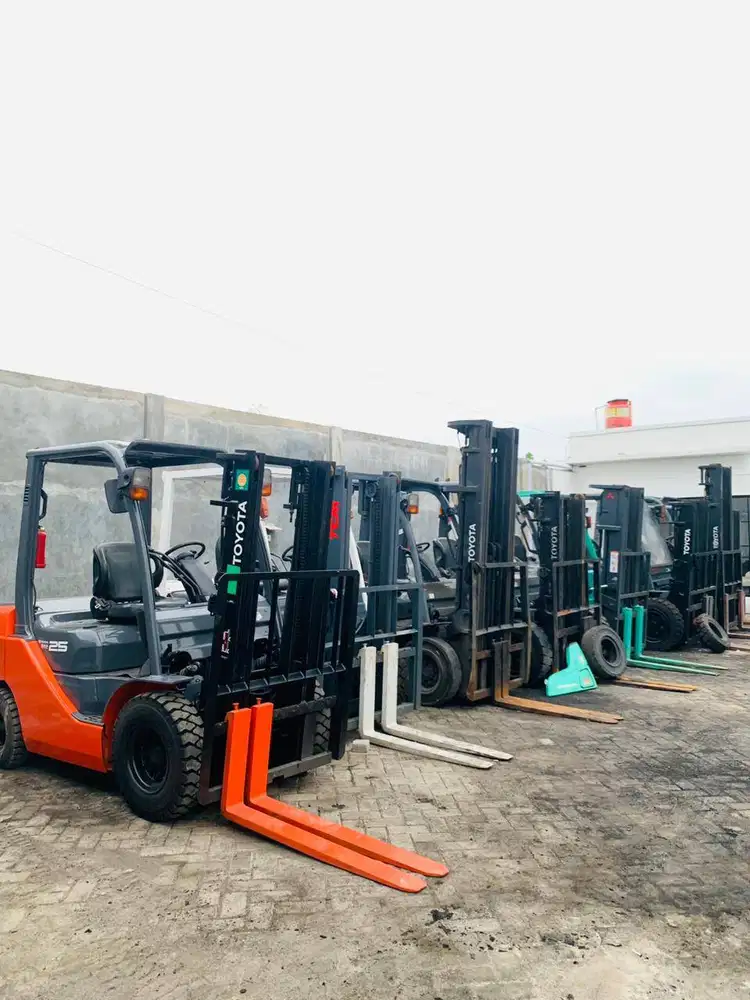 READY FORKLIFT BEKAS BERKUALITAS TAHUN MUDA KUALITAS TERJAMIN