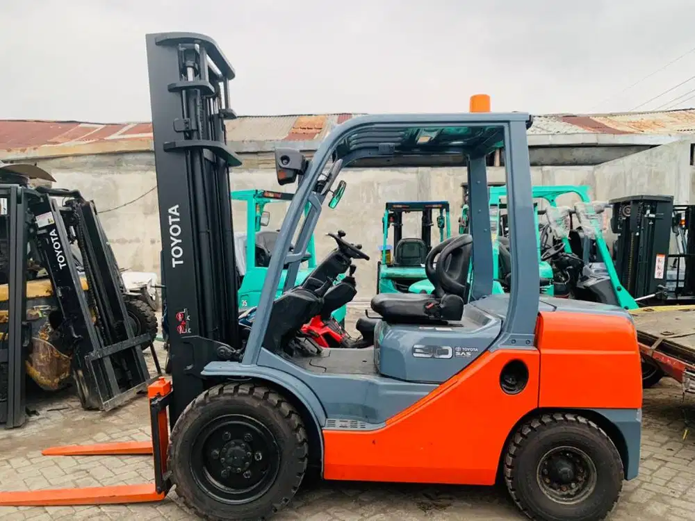 TOYOTA 2,5 TON MAST TWO STAGE TAHUN MUDA LANGSUNG PEMILIK