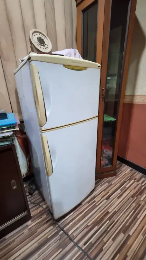 Kulkas 2 Pintu SANYO Murah