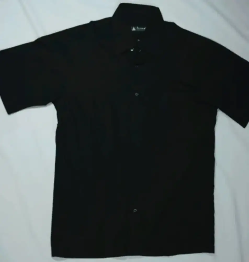 Kemeja lengan pendek polos hitam pria(slimfit)