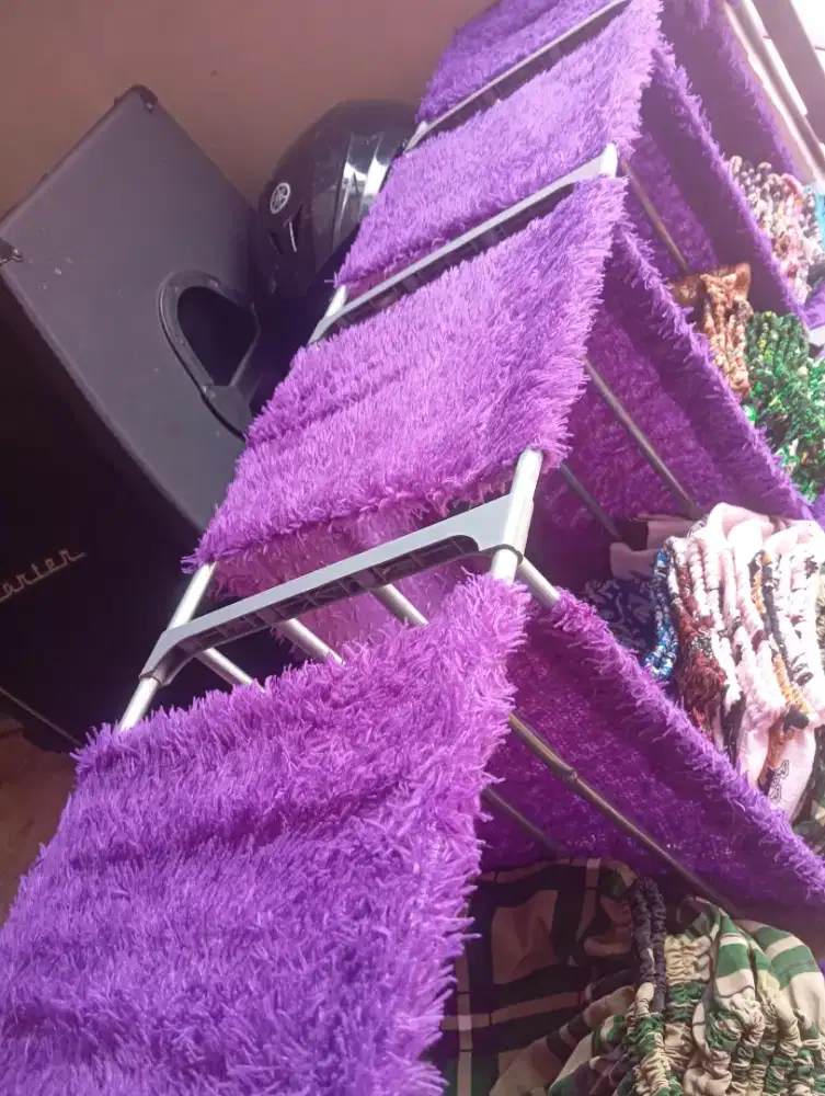 Lemari besi baju dan makanan