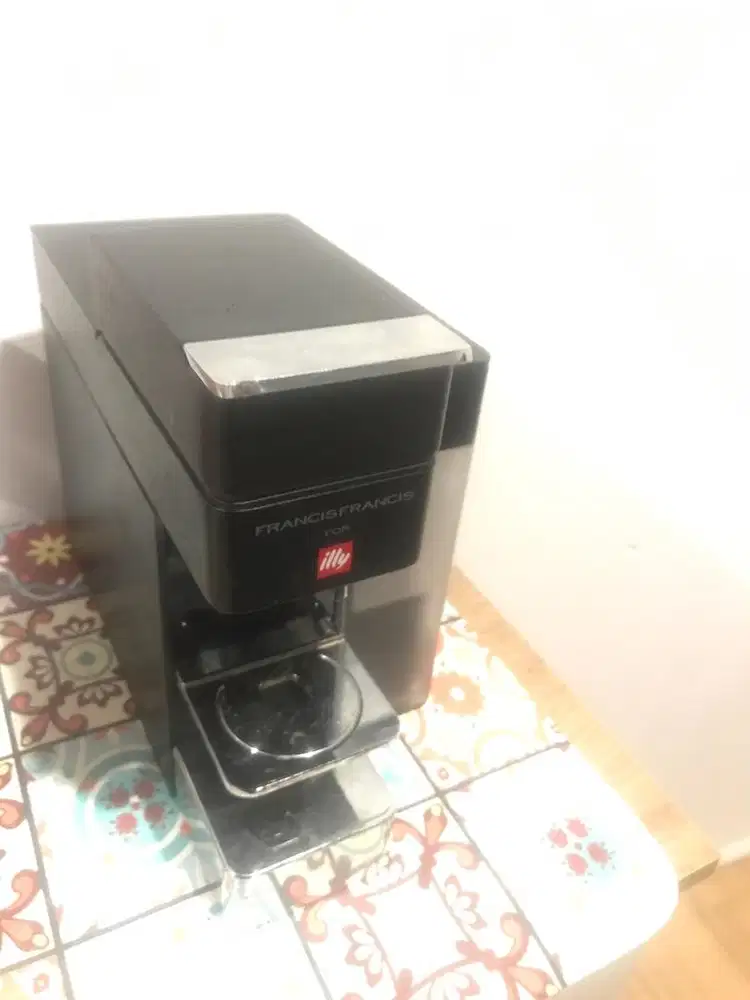 Mesin kopi Espresso illy