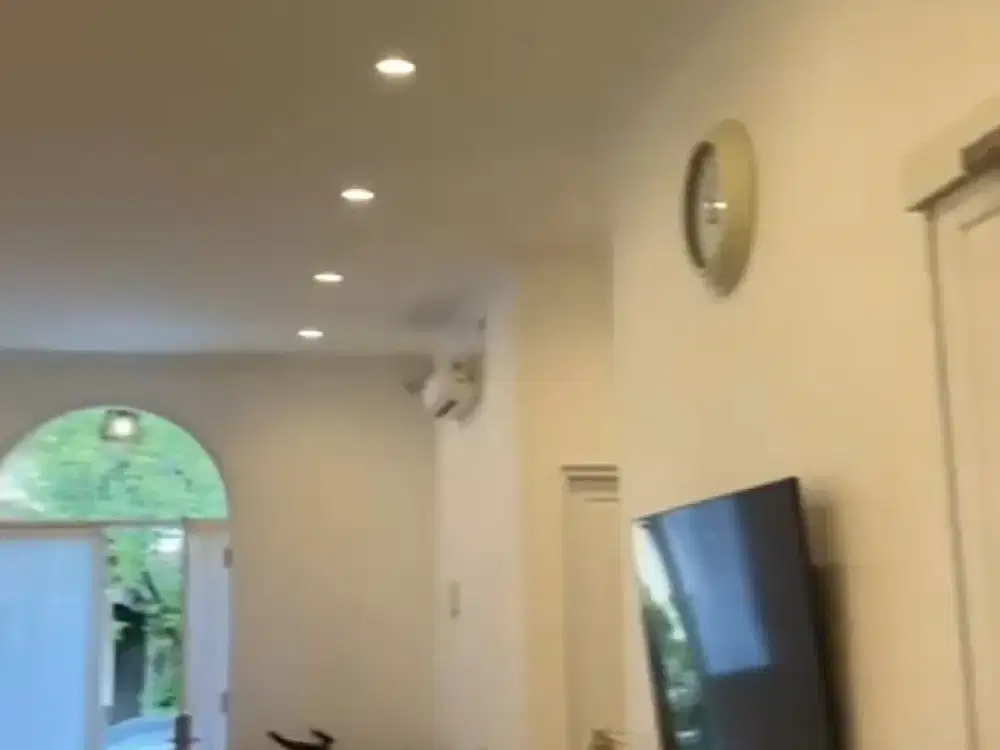 Rumah Siap Huni Di Beverly Cluster Lippo Cikarang. Negosiable