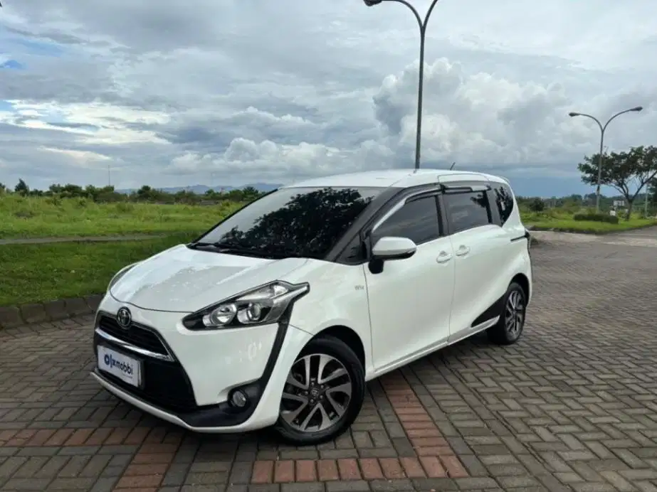 Toyota Sienta 1.5 V Bensin OTOMATIS 2017 NADD