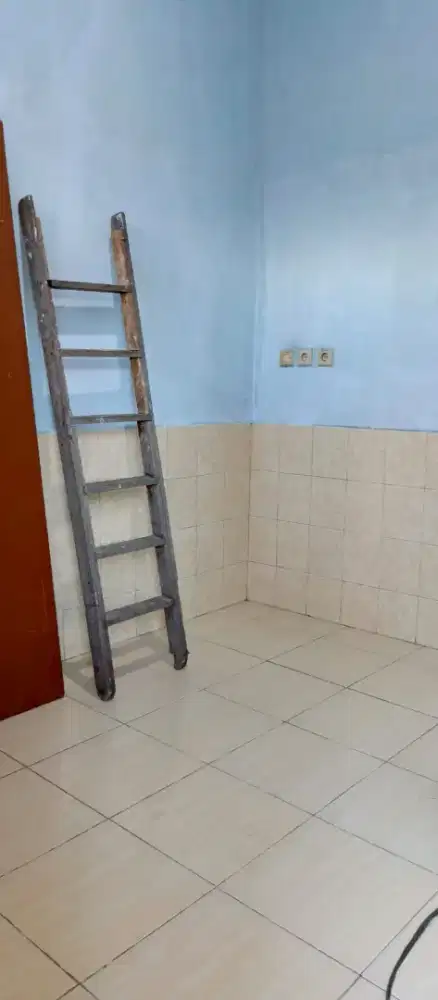 Di kontrakan bangunan rumah
