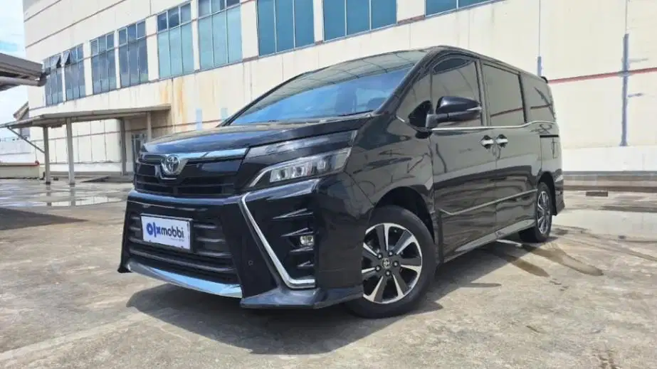TERMURAH Toyota Voxy 2.0 Bensin-AT 2019 SIZ