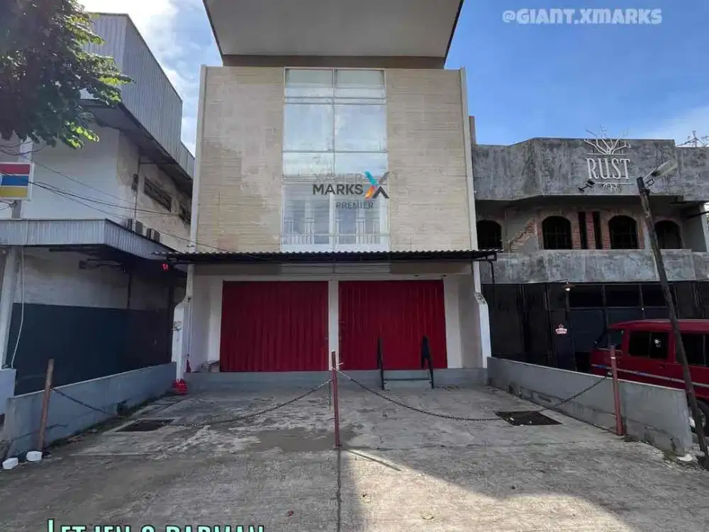 Kantor Luas dan strategis di poros jalan Letjen S Parman Blimbing Malang