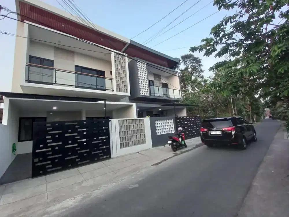 Rumah Condongcatur: Yang Tahu Nilai Lokasi, Pasti Paham. Tepi Jalan Aspal Utama