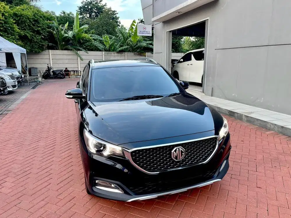 MG ZS 1.5 LUX 2020 AT black metallic