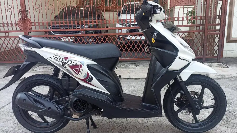 Honda beat tahun 2010 ( pajak telat 2x ).