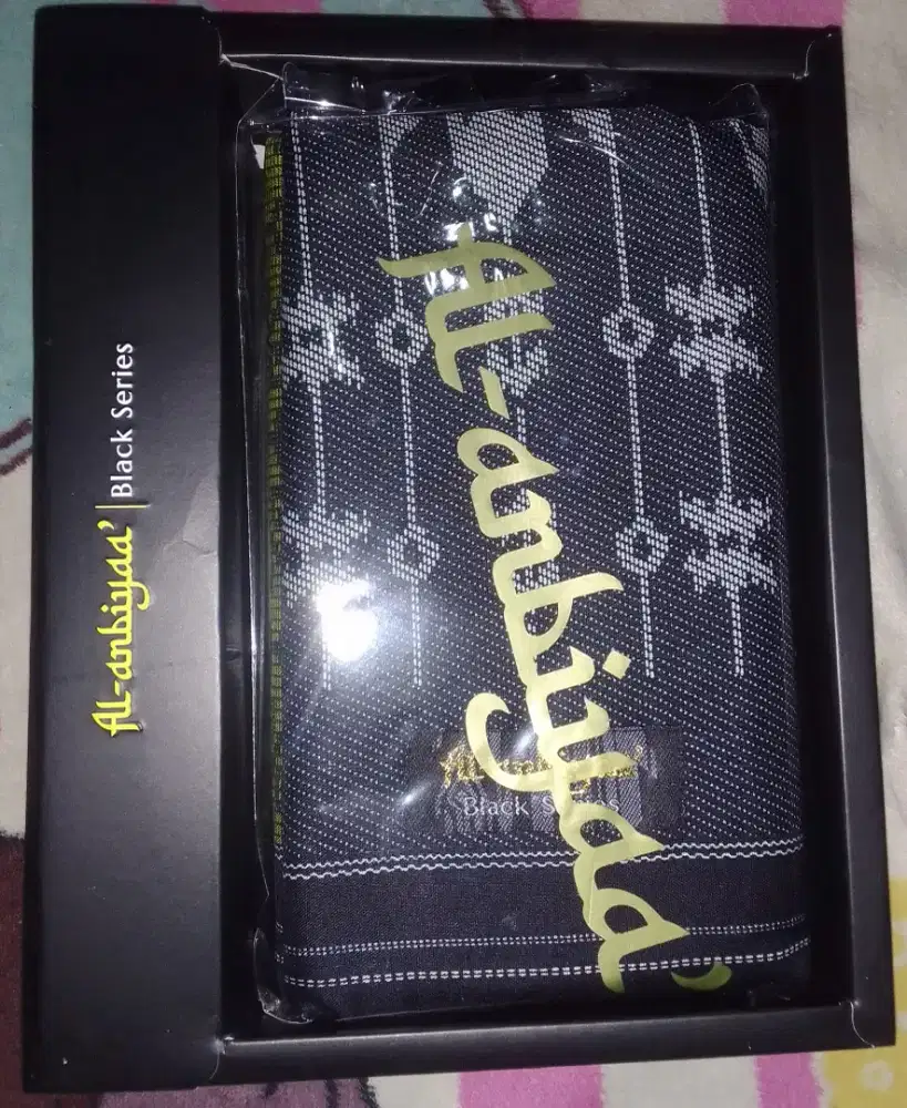 Kain sarung tenun pria motif black series