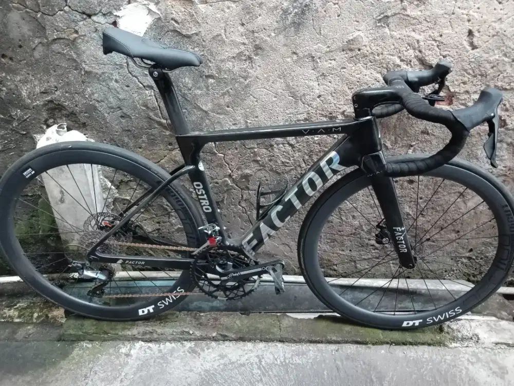 Sepeda balap Full Carbon FACTOR Ostro Vam