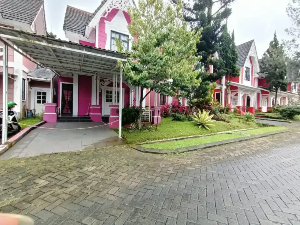 Di jual butuh vila 2 LT lokasi di kota bunga Cipanas puncak