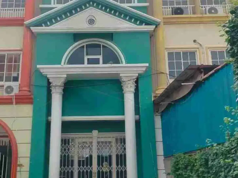 Ruko 3lt di Jalan Utama Grand Galaxy Strategis dan Siap Huni