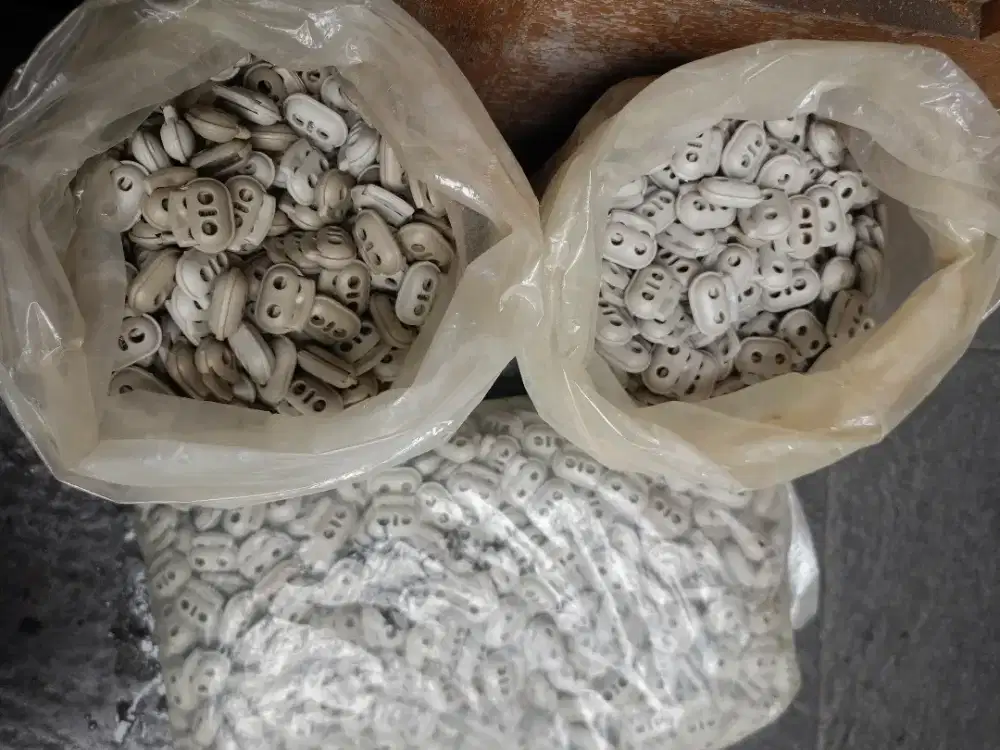 Stopper tali dua lubang