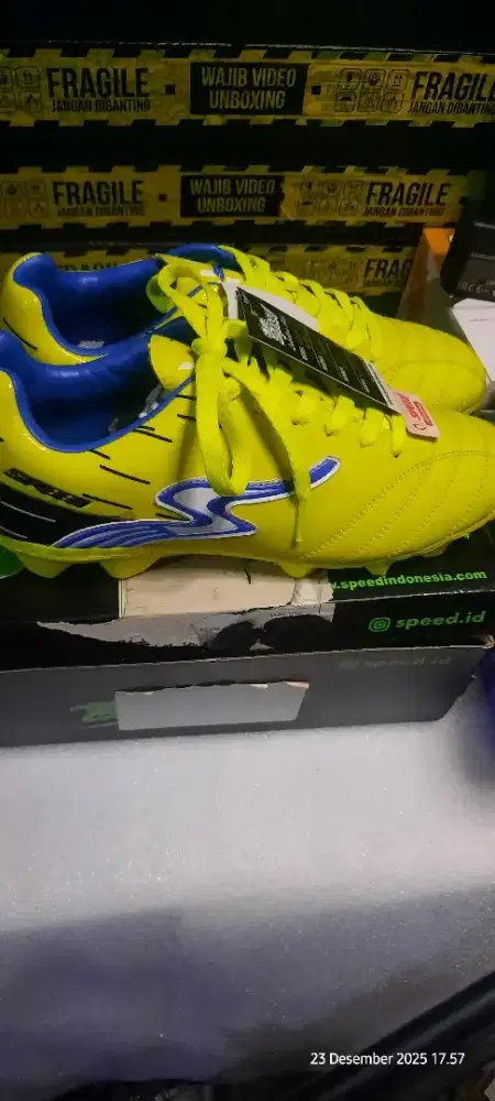 Sepatu bola/ mini soccer