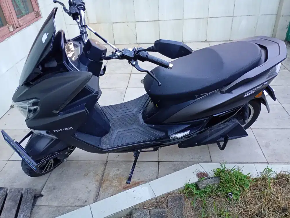 Polytron Fox R hitam