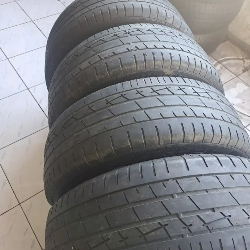 Ban mobil 235 60 18 accelera iota