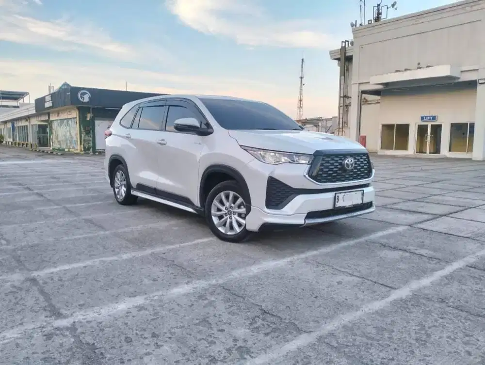 Toyota Innova Zenix V Hybrid 2023