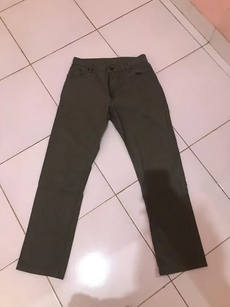 Celana jeans uniqlo hijau