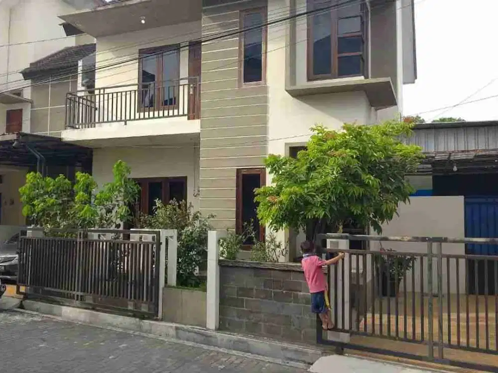 DIJUAL RUMAH MEWAH 2LANTAI  DALAM PERUMAHAN CANDI GEBANG WEDOMARTANI