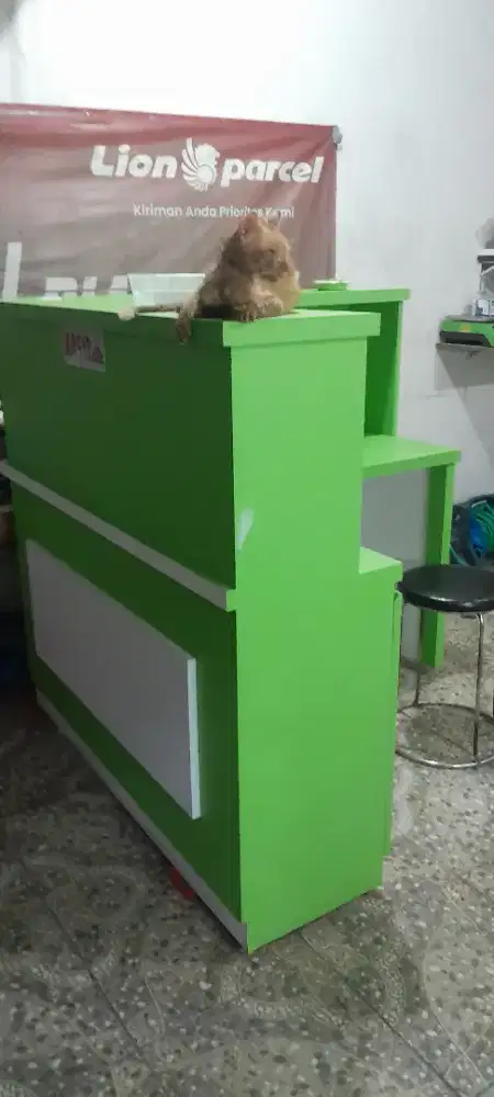 Meja kasir , receptionis