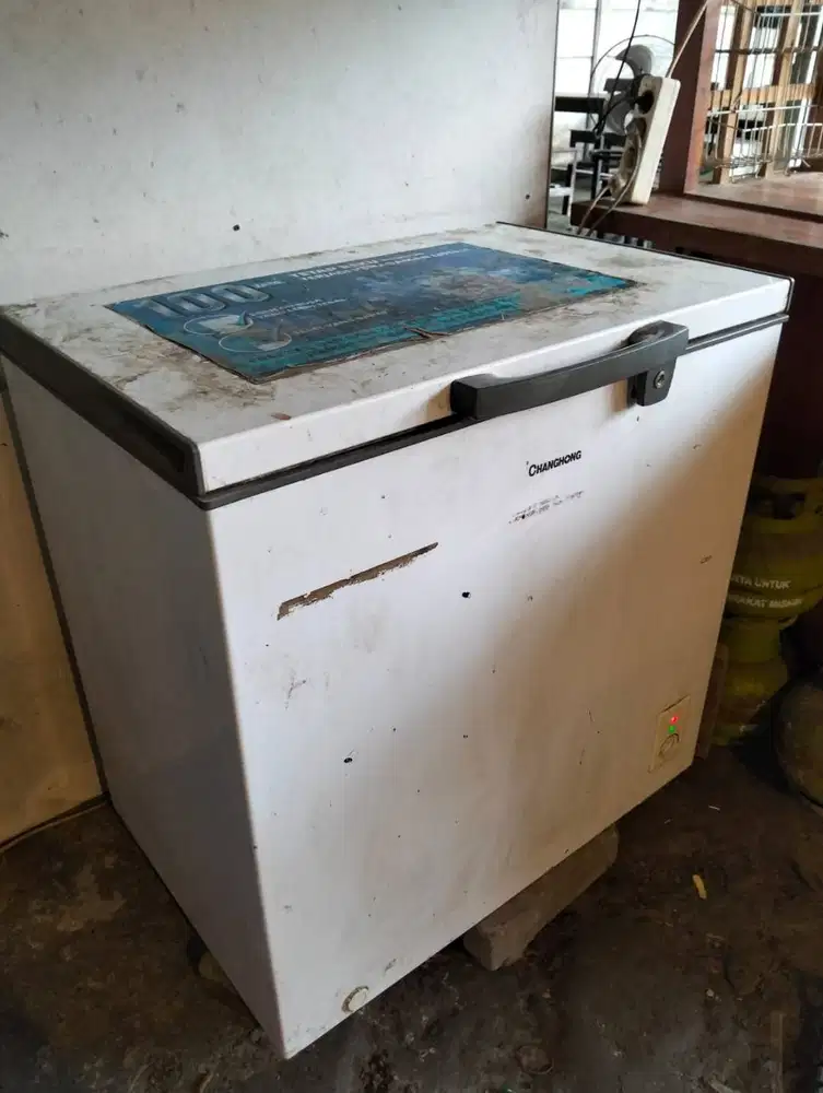 Dijual freezer 200L merk Changhong