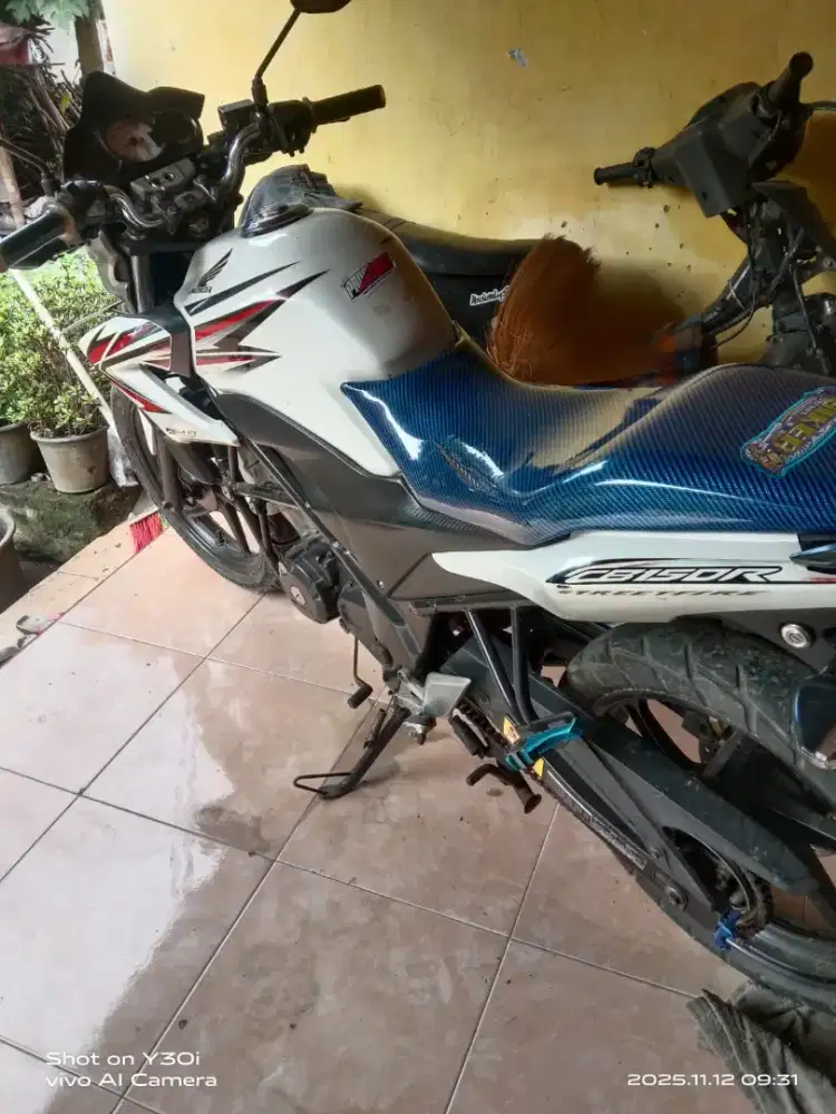 Cbr 150 jual santai