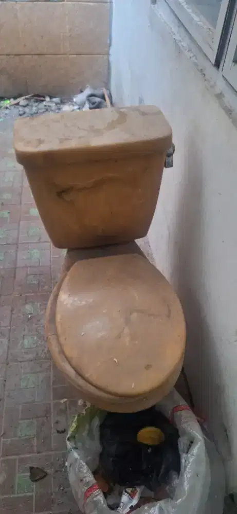 Baththub, toilet dn wastafel dari bahan onyx merek Halmar ORi