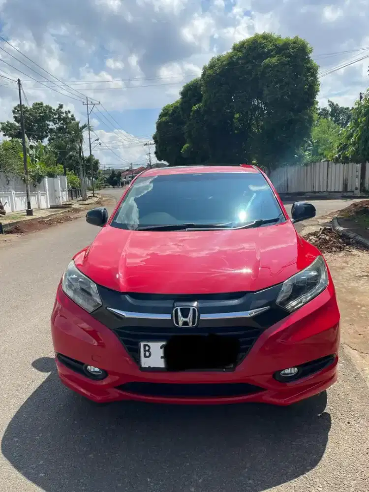 Honda HRV prestige 2017 matic merah merona mulus