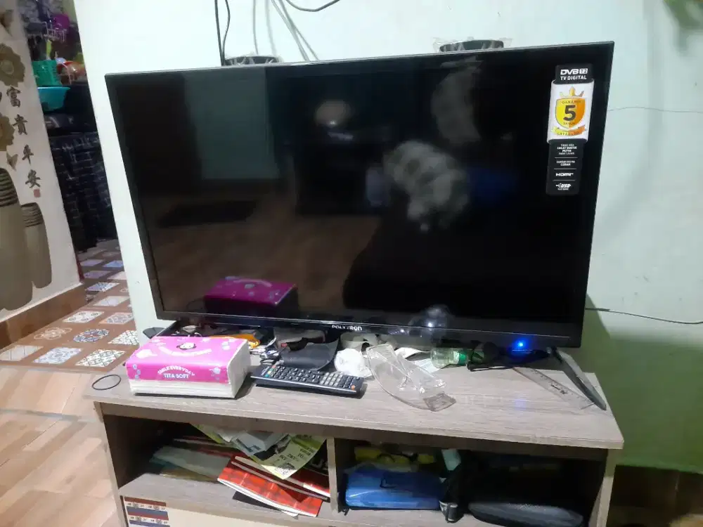 Jual butuh tv led polytron 32, kondisi mulus, msh lengkap dus