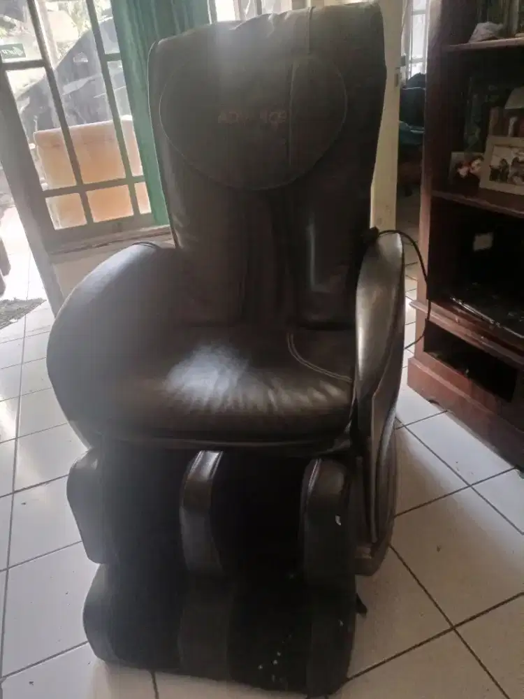 Kursi Pijat Merek ADVANCE Hitam