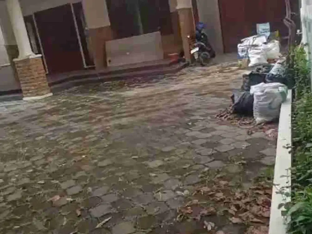 DISEWAKAN PUSAT KOTA RMH USAHA DAERAH JL. DIPONEGORO