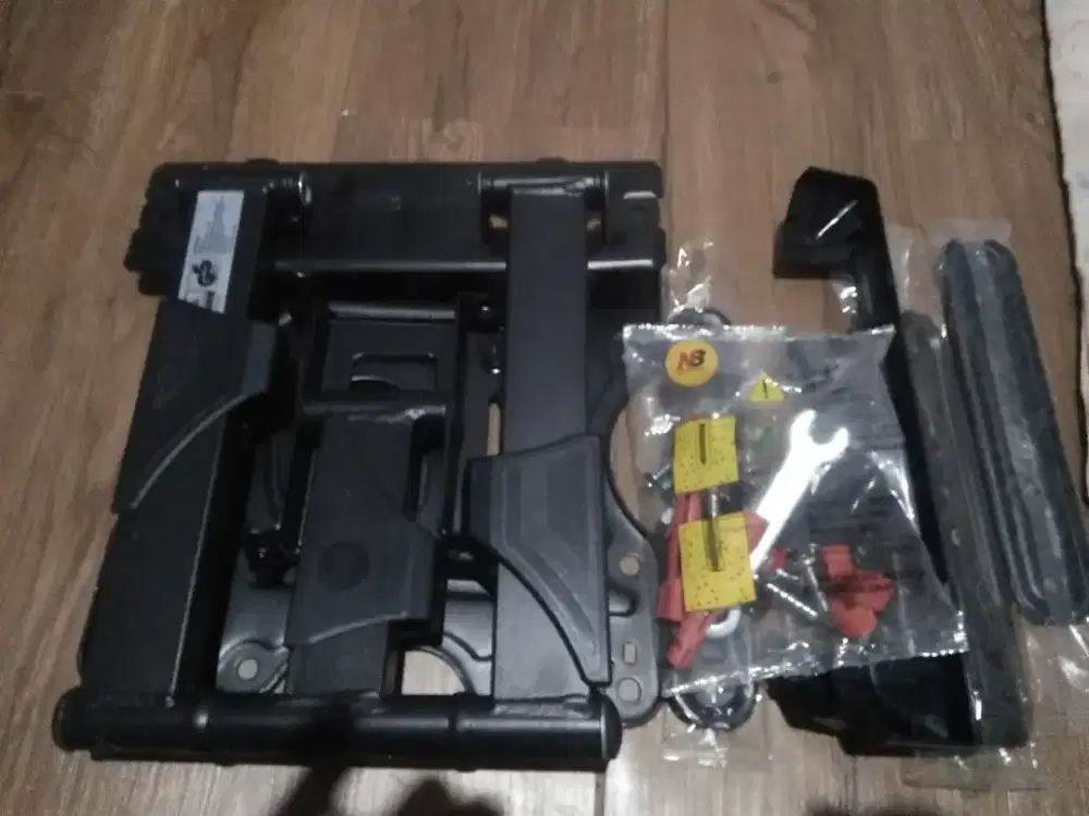 Model p4 universal tv mount braket tv led