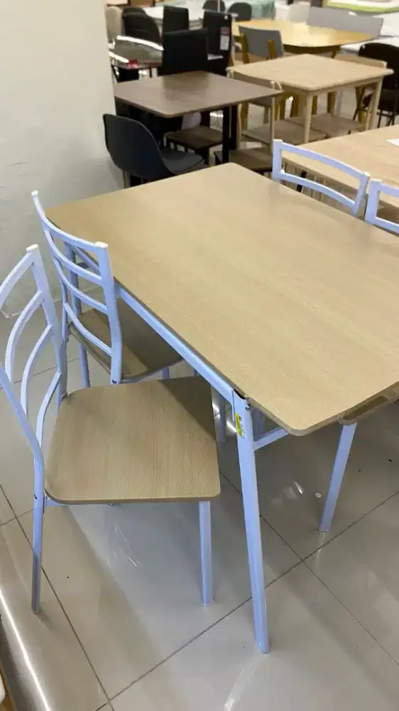 HARIS SET MEJA MAKAN 4 KURSI - PUTIH