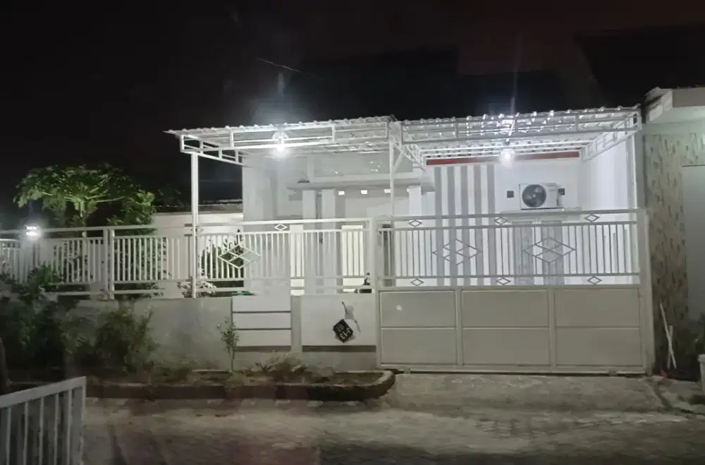 Di Jual Rumah Hook/Pojok Posisi Strategis Dan Sudah SHM