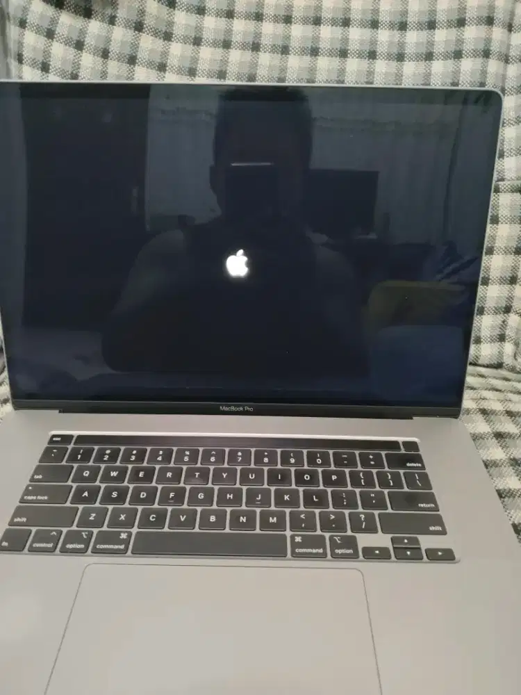 Macbook pro 16 Inc core i9 tahun 2019