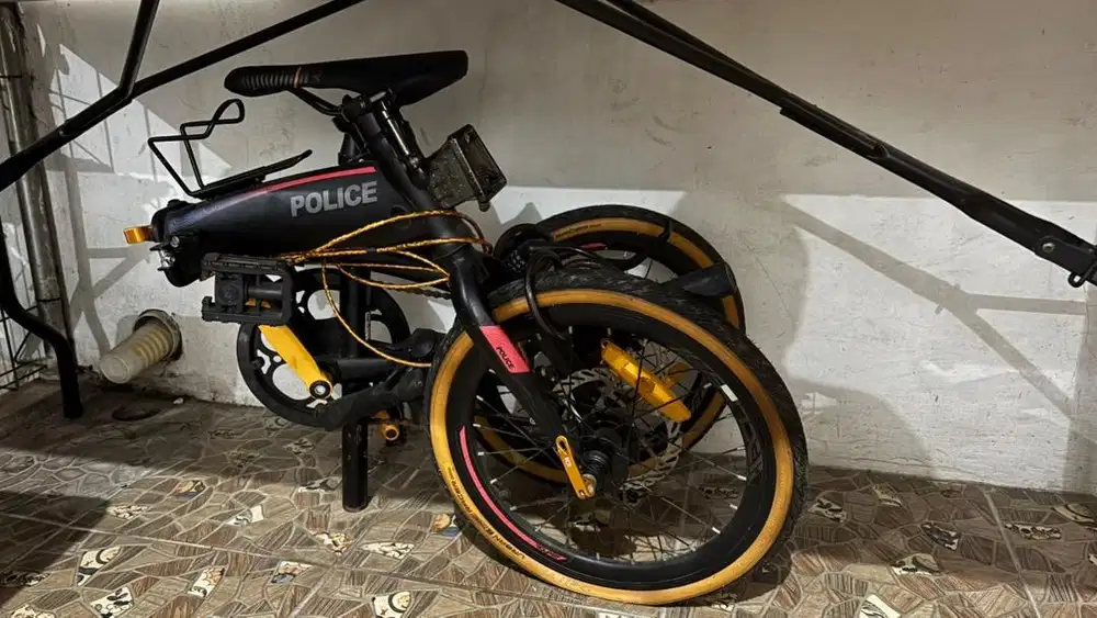Sepeda Lipat Police