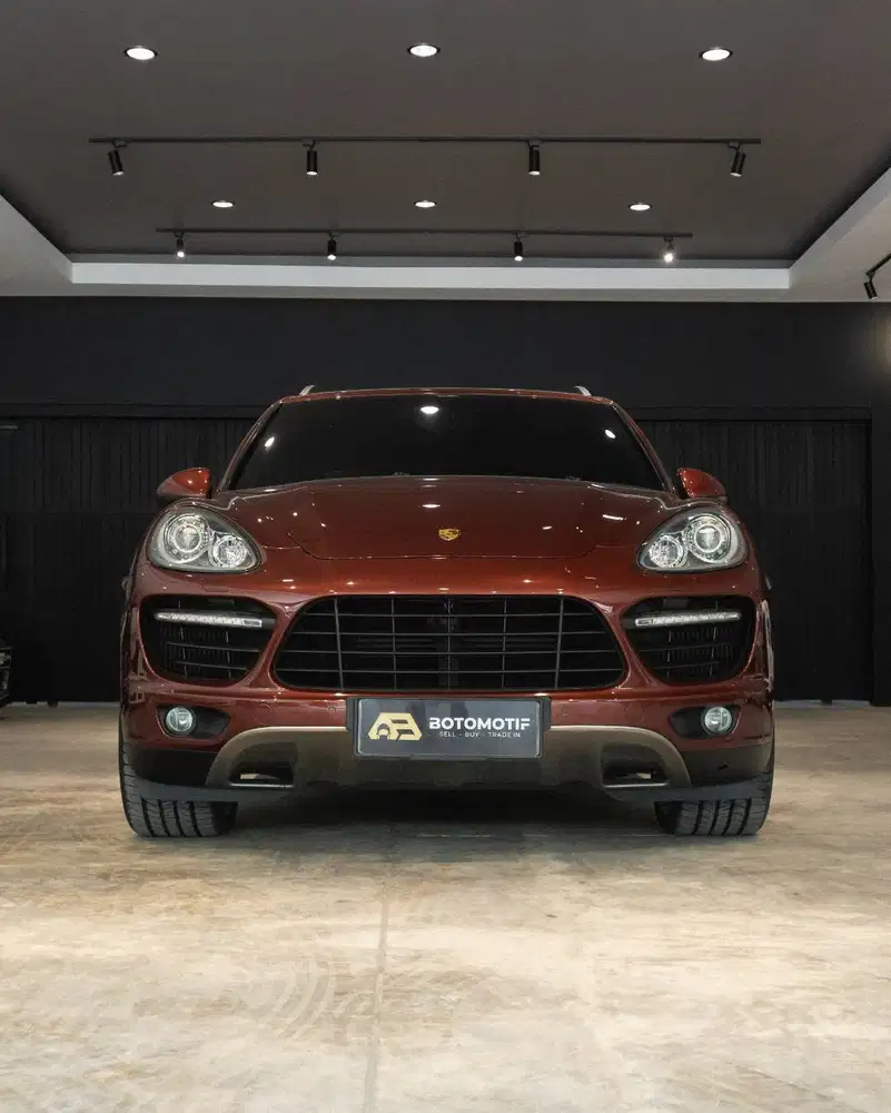 Porsche Cayenne Turbo 4.8 Auburn Metallic 2011