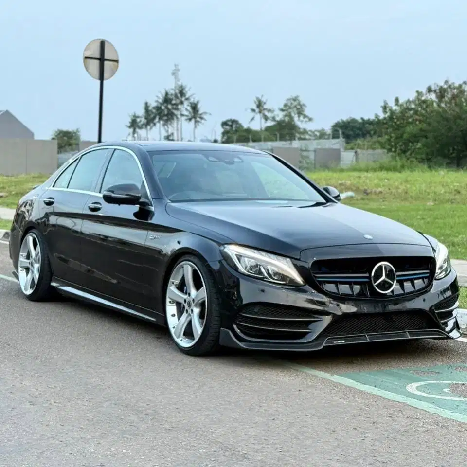 (CASH) Mercedes Benz C300 AMG W205 2017