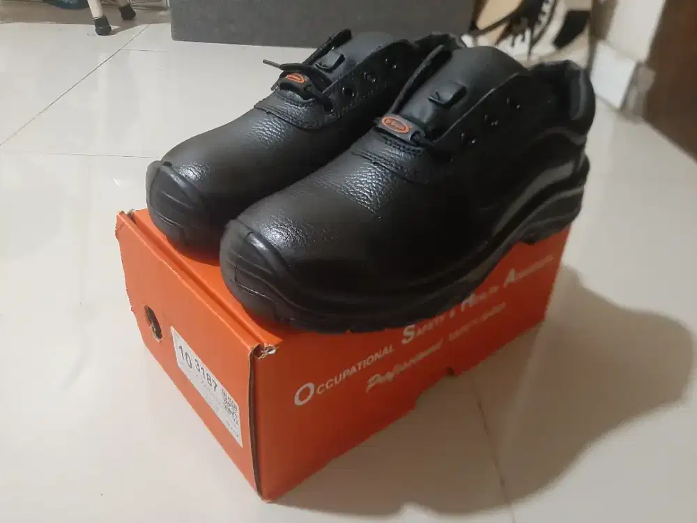 Sepatu Safety Dr.OSHA ujung besi tangkot